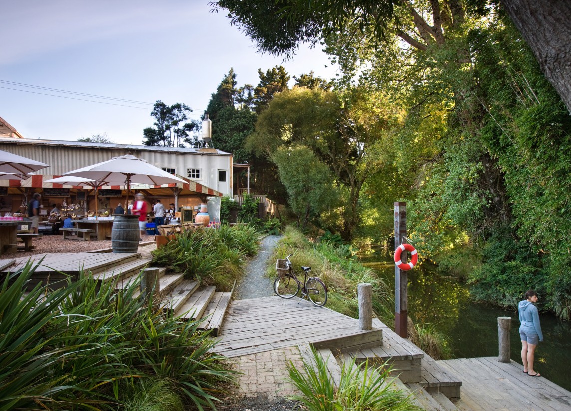 Matakana Village F3773